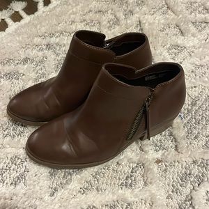 Brown boots size 7W